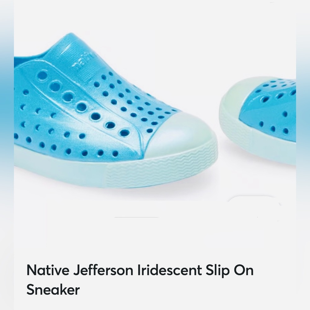 Native-NWT Kids Iridescent shine Blue Slip-On Shoes size 5 Walker